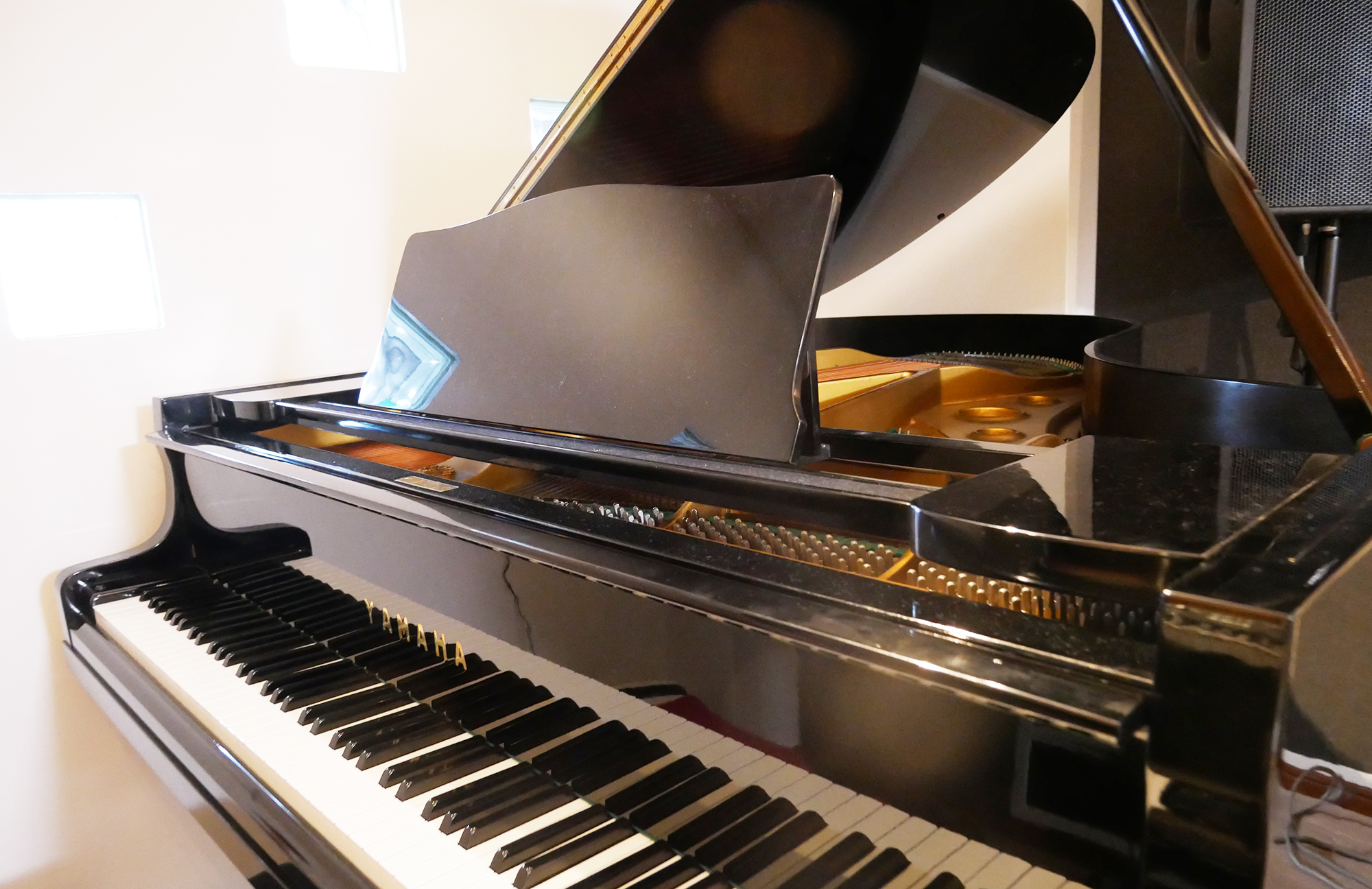 グランドピアノ